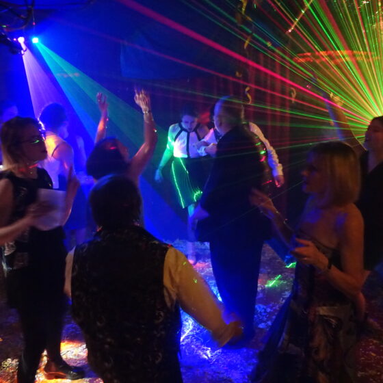 Soirée disco dans la salle du Double Fond à Paris