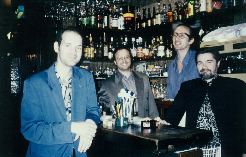 L'histoire du double fond café magie à Paris